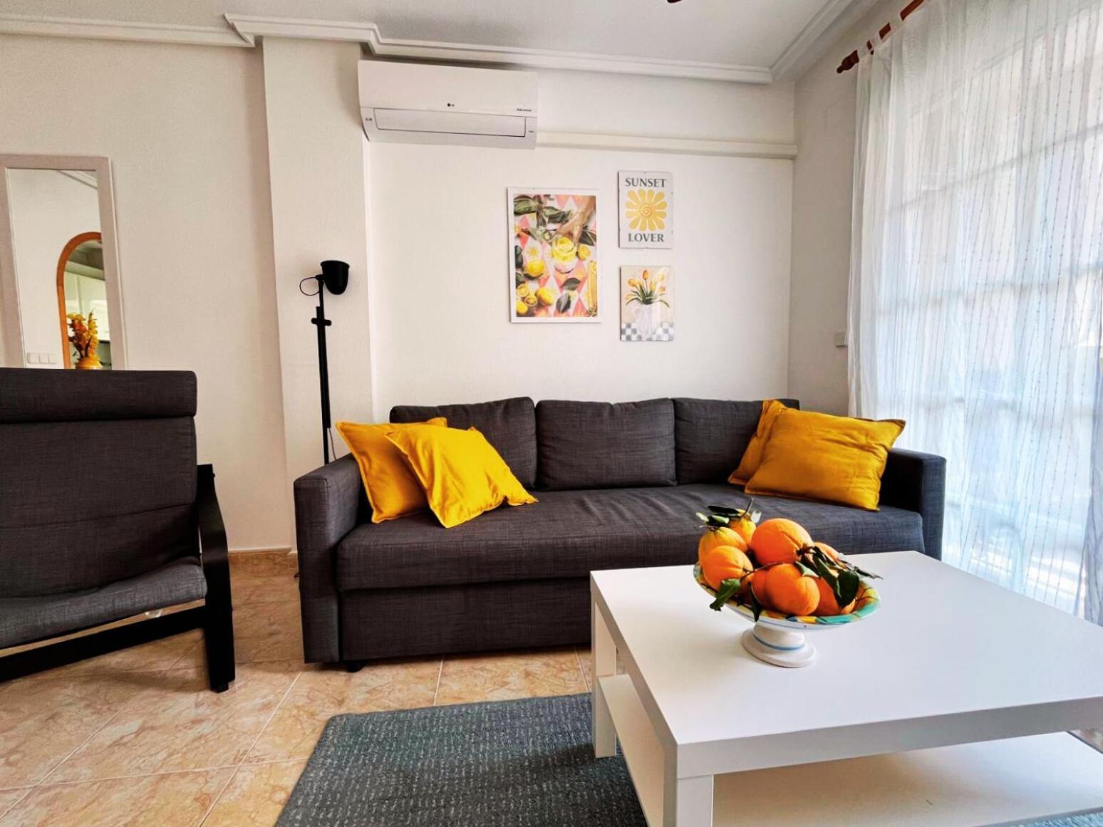 Yellow Apartment-la Mata -2 Min To Beach, Private Garage * Torre La Mata