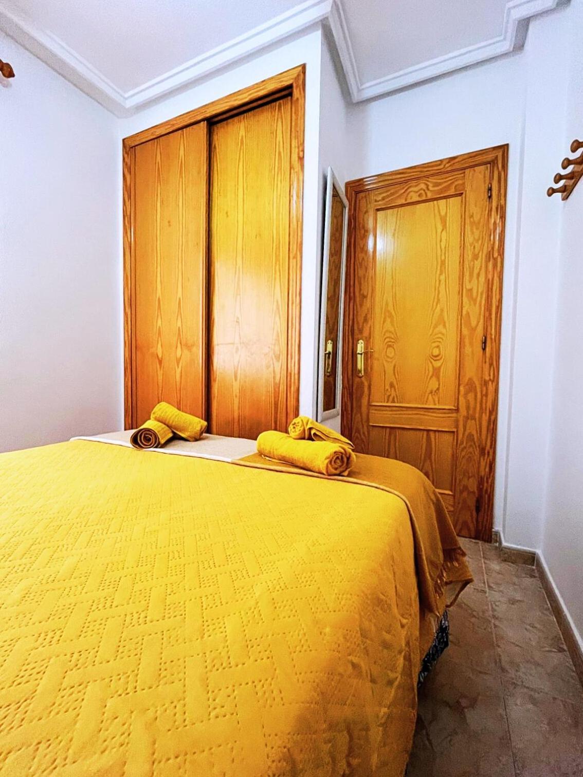 Apartment Yellow Apartment-la Mata -2 Min To Beach, Private Garage *