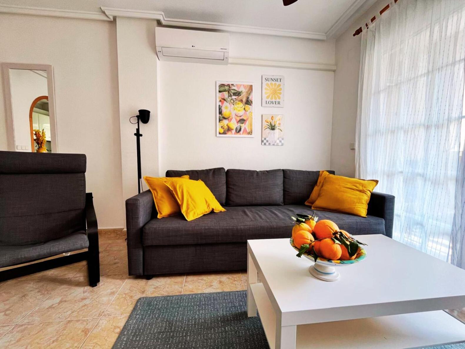 Yellow Apartment-la Mata -2 Min To Beach, Private Garage Apartment La Mata (Torrevieja)